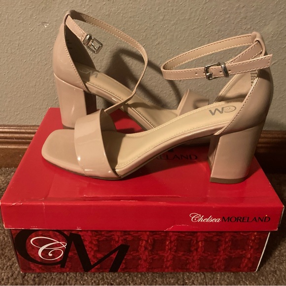 New in the box Chelsea Moreland nude heels size 8 - Picture 1 of 3